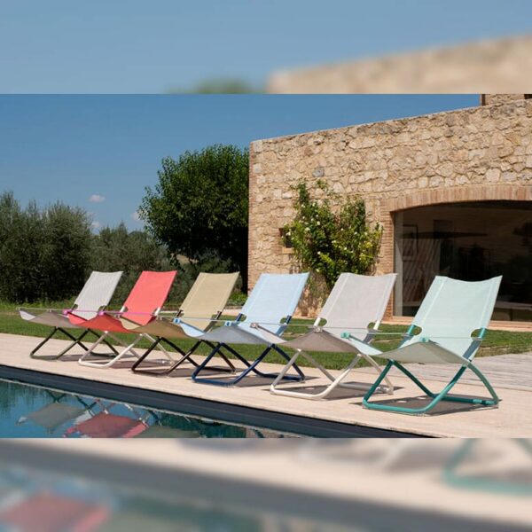 Catalogue Les Fleurs Bleues - Mobilier de jardin- Chaise Snooze EMU